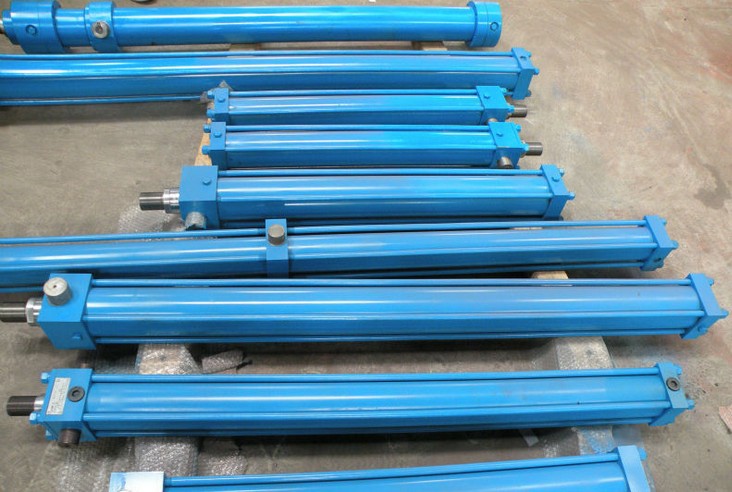 挖機(jī)液壓油缸漏油的原因有哪些，使用時應(yīng)注意些什么？